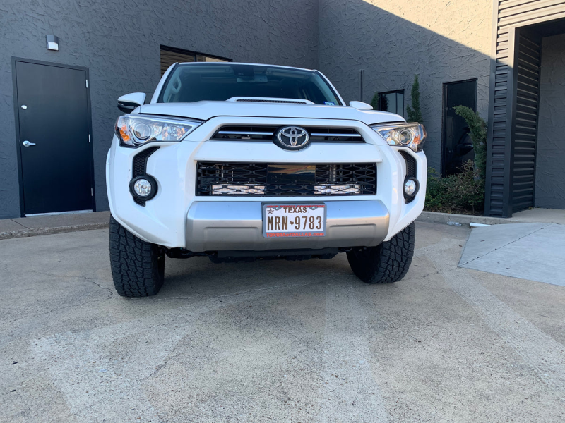 Cali Raised 14-24 Toyota 4Runner 32In Hidden Grille LED Light Bar Brackets – One Combo Beam w/ Bar